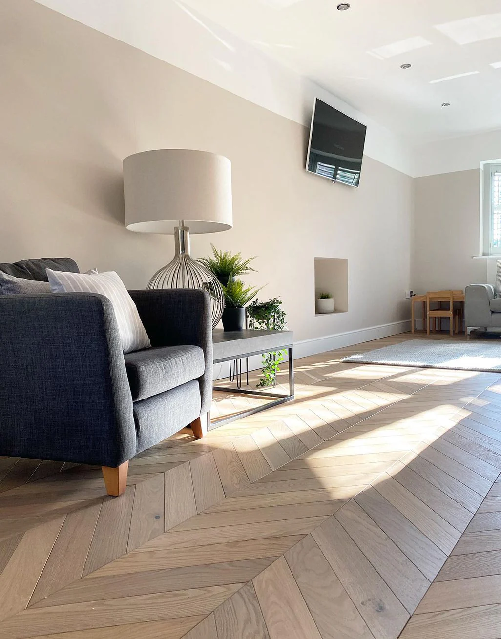 Constance 14mm Oiled Chevron Engineered Wood Flooring - Honeycomb Oak - Image 3