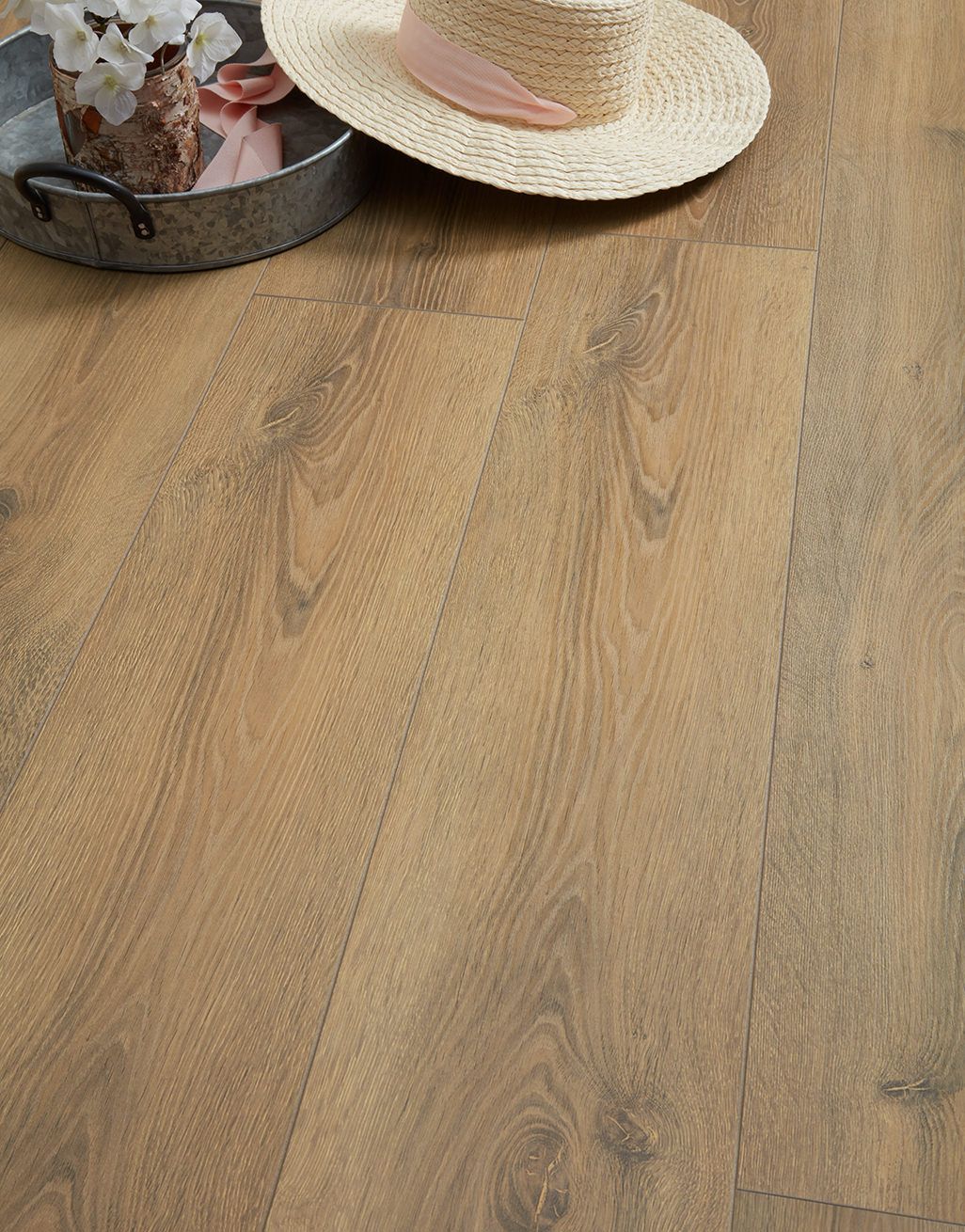 Grisedale 8mm Laminate Flooring - Natual Oak - Image 2