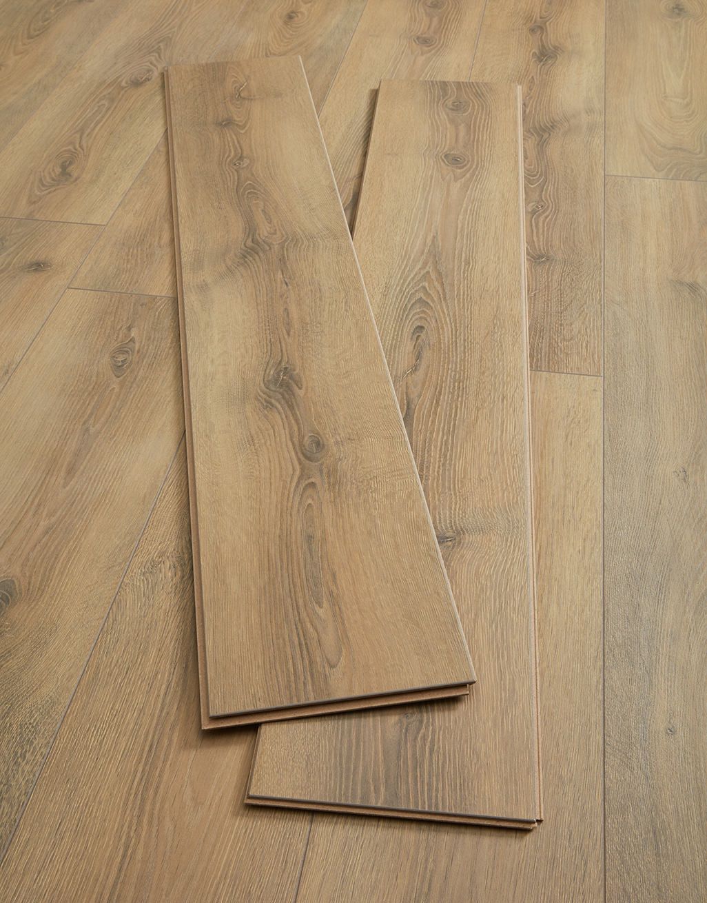 Grisedale 8mm Laminate Flooring - Natual Oak - Image 3