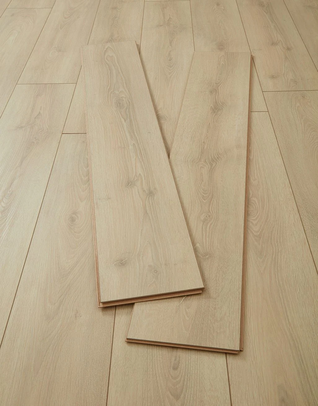 Grisedale 8mm Laminate Flooring - Natural Spruce - Image 3