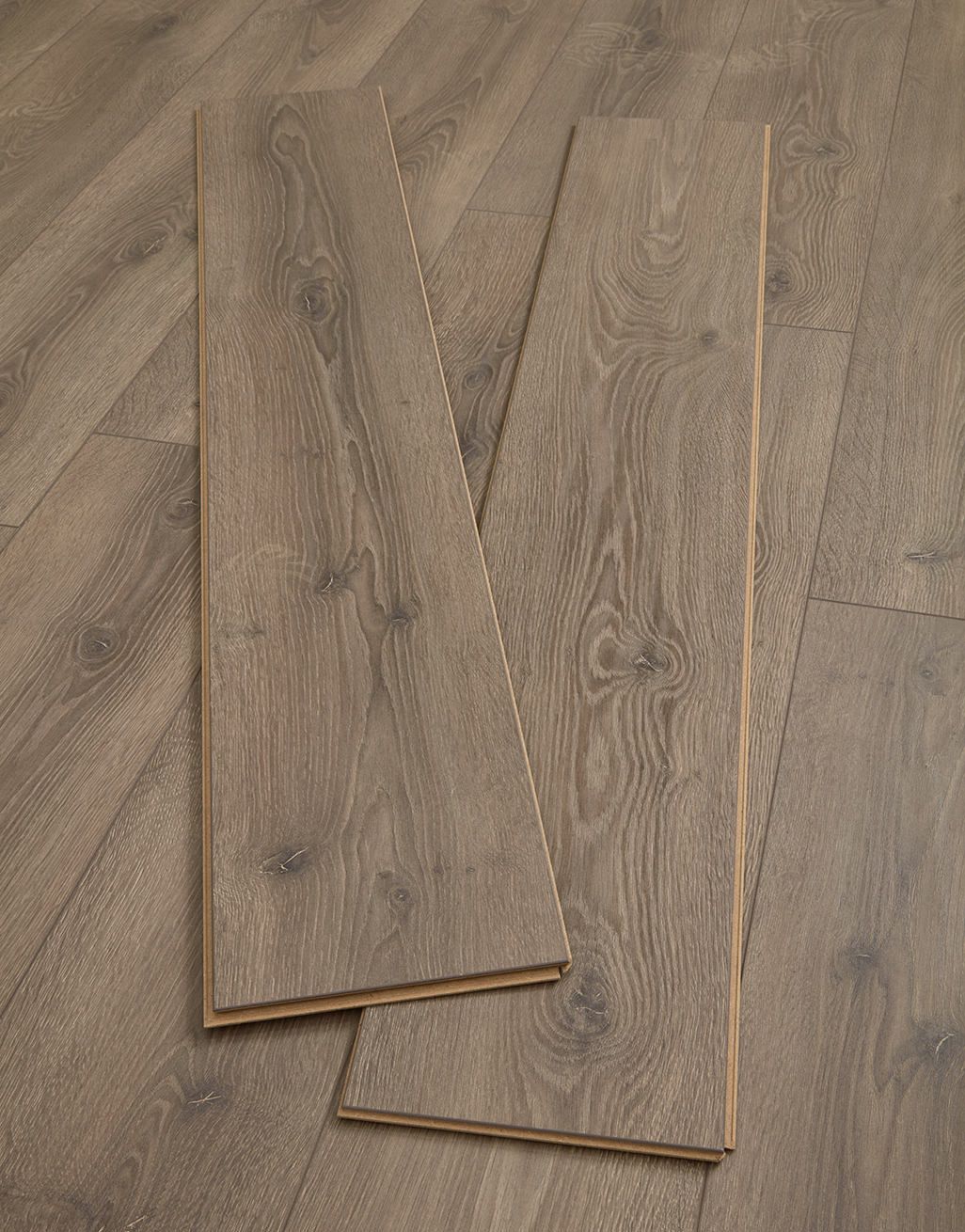 Grisedale 8mm Laminate Flooring - Natural Iroko - Image 3