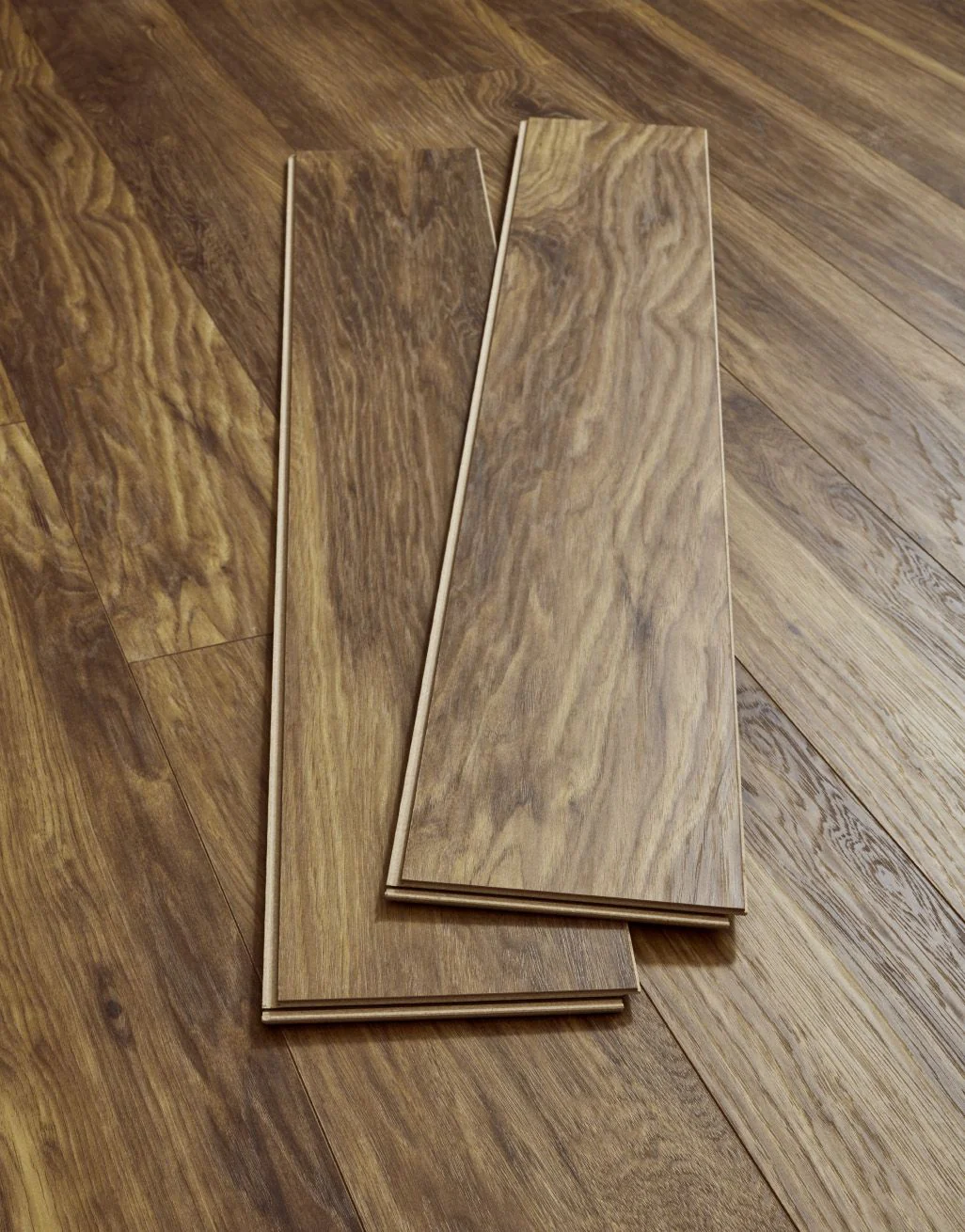 Lion Jubilee 10mm Laminate Flooring - Havering Hickory - Image 3