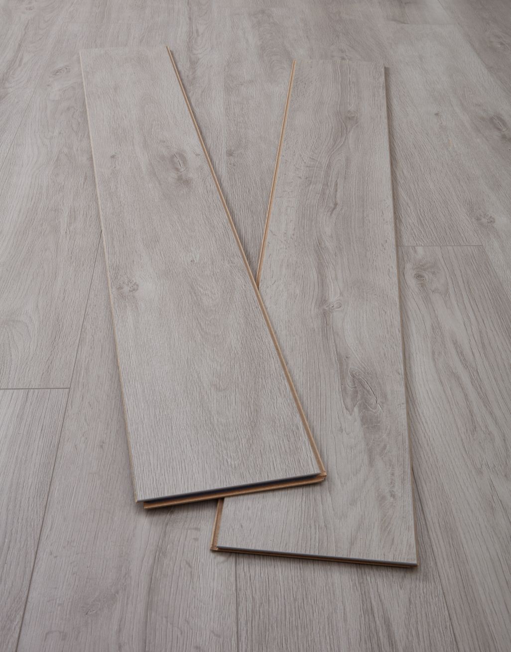 Kronotex Derwent 8mm Laminate Flooring - Authentic Grey - Image 4