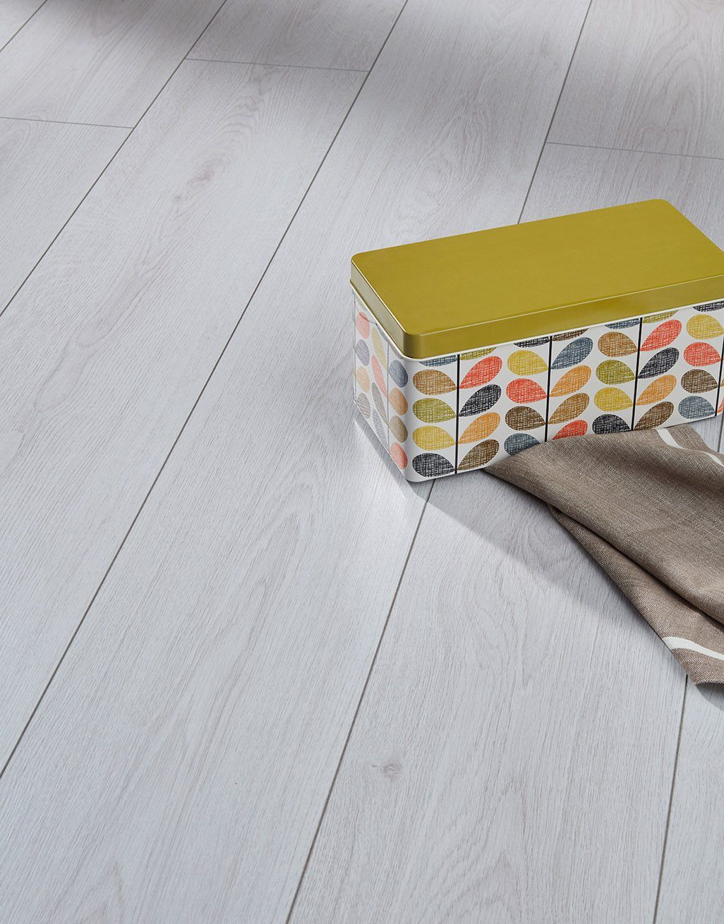 Kronotex Derwent 8mm Laminate Flooring - White Trend Oak - Image 2