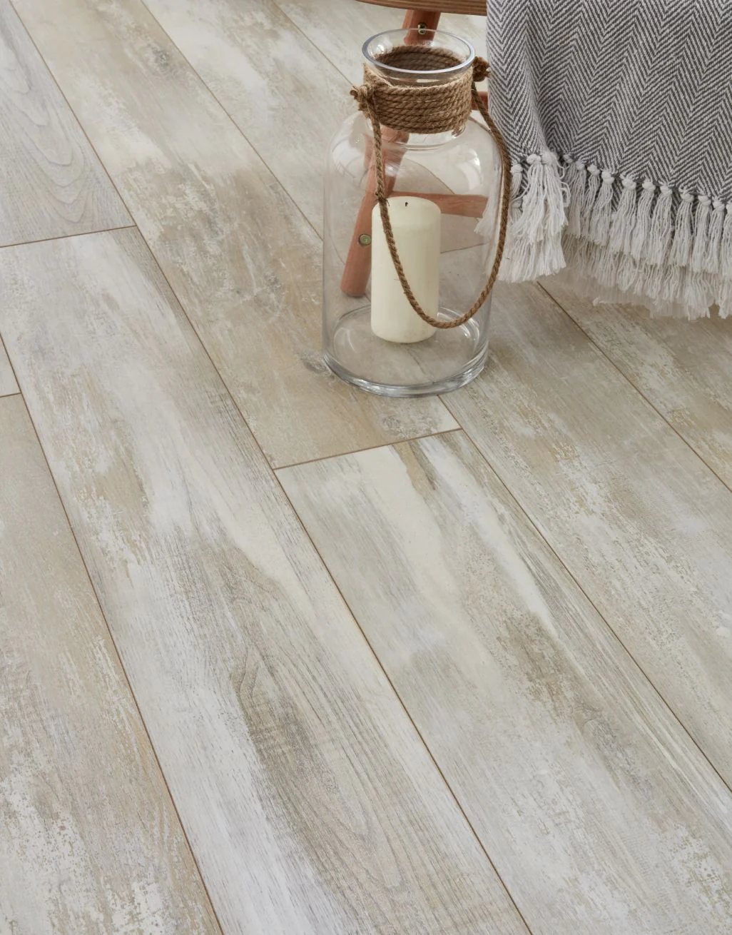 Verona 8mm Laminate Flooring - Beach Hut Oak - Image 2
