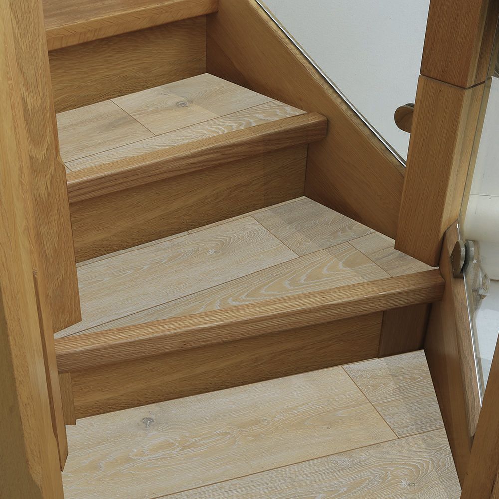 WS2 900mm Stair Nosing - Solid Oak - Image 3